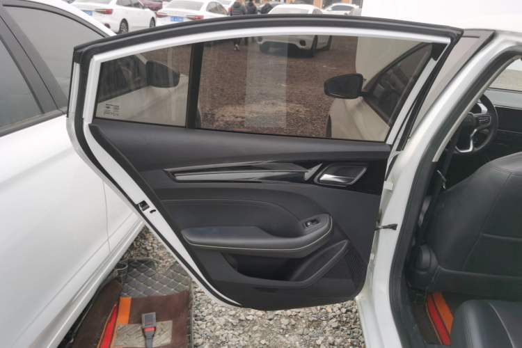 Used Roewe i5 2021 1.5L CVT Platinum Edition
