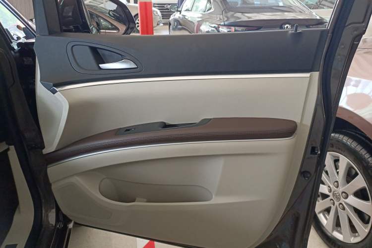 Used Buick GL8 2022 Land Executive Class 652T Prestige Model
