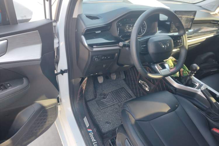 Used Wuling Jiachen 2022 1.5L Manual Enjoyment Elite Model
