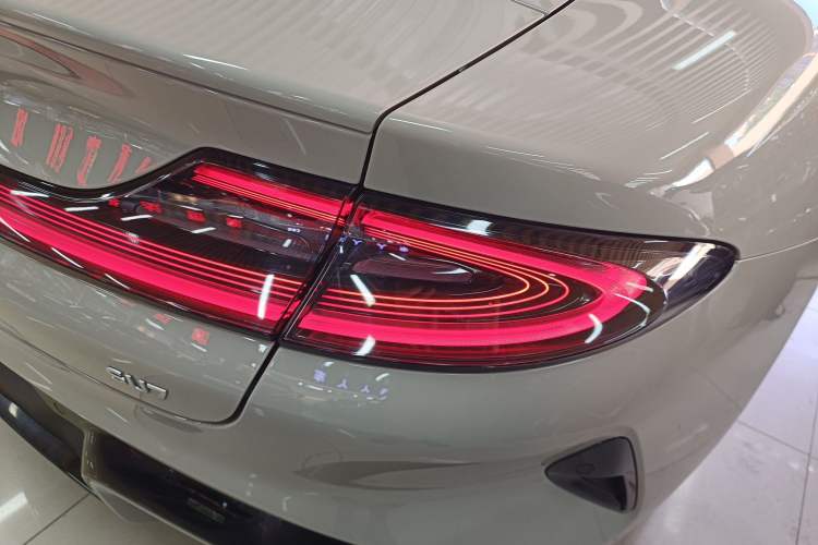 Used  SU7 2024 Rear-Drive Ultra-Long Range Advanced Pro-Level Intelligent Driving Version