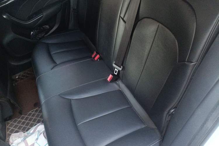 Used Roewe i6 New Energy 2019 PLUS 50T 4G Connected Glory Luxury Edition
