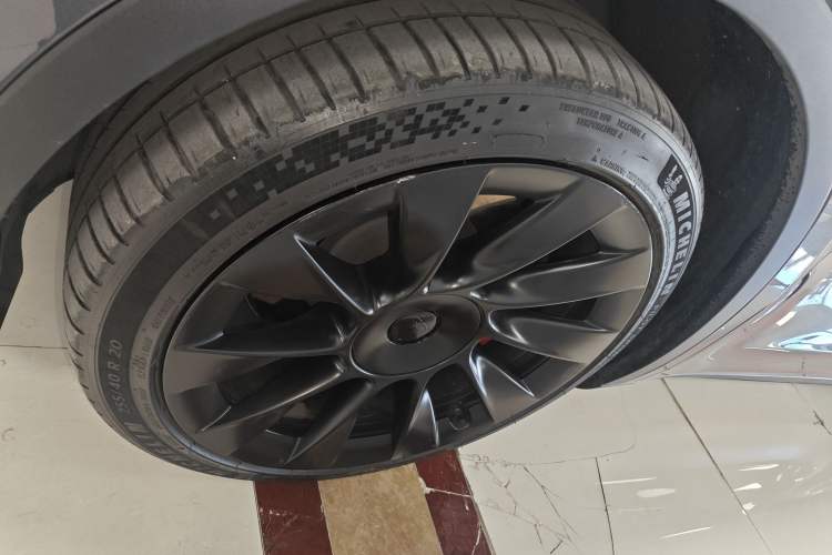 Used Tesla Model Y 2021 Long-Range All-Wheel-Drive Version 3D7