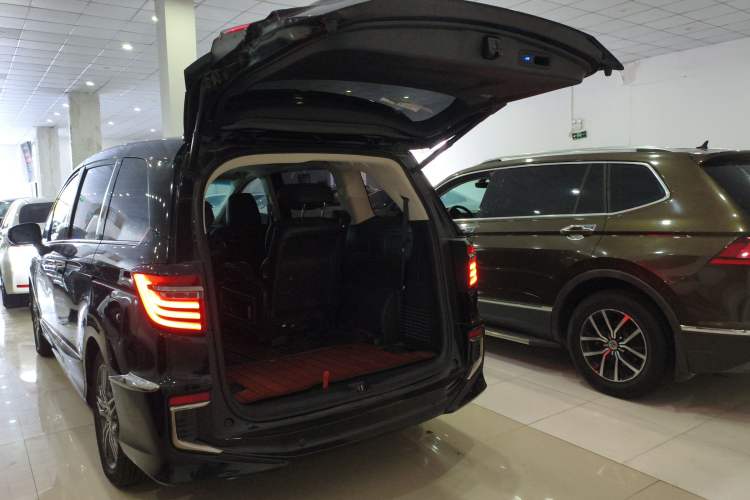 Used Honda Elysion 2019 2.0L Hybrid Luxury Edition
