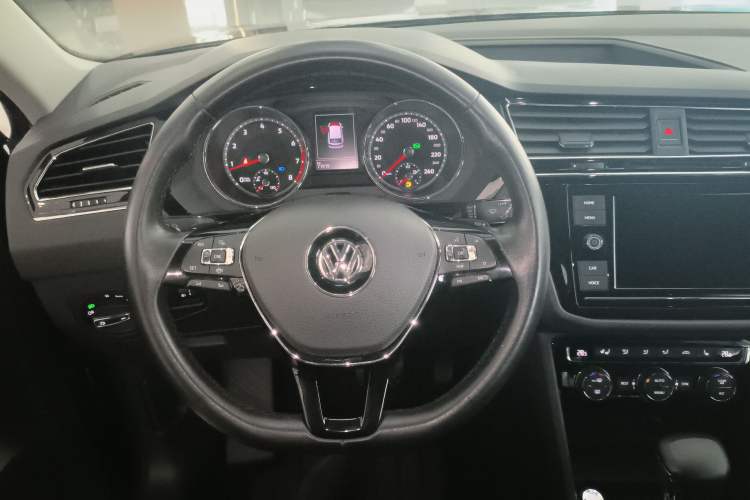 Used Volkswagen Tiguan L 2019 330TSI Automatic Two-Wheel Drive Smart Luxury Version China V Emission Standard
