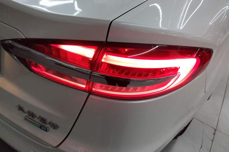 Used Ford Mondeo 2018 EcoBoost 180 Smart Control Fashion Model China VI Standard
