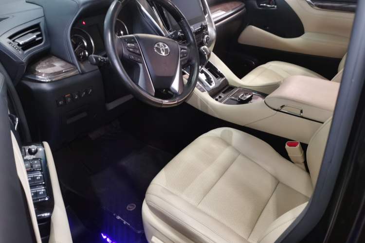 Used Toyota Vellfire 2020 Dual-Engine 2.5L HV Prestige Edition
