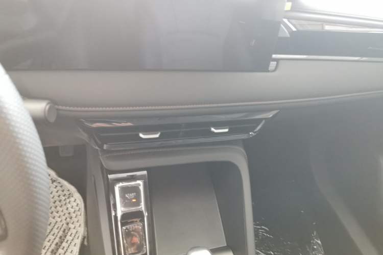 Used Roewe i5 2023 1.5L CVT Luxury Edition
