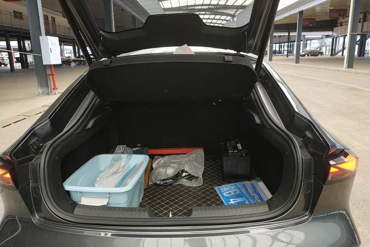 Used Changan UNI-V 2022 1.5T Prestige Version
