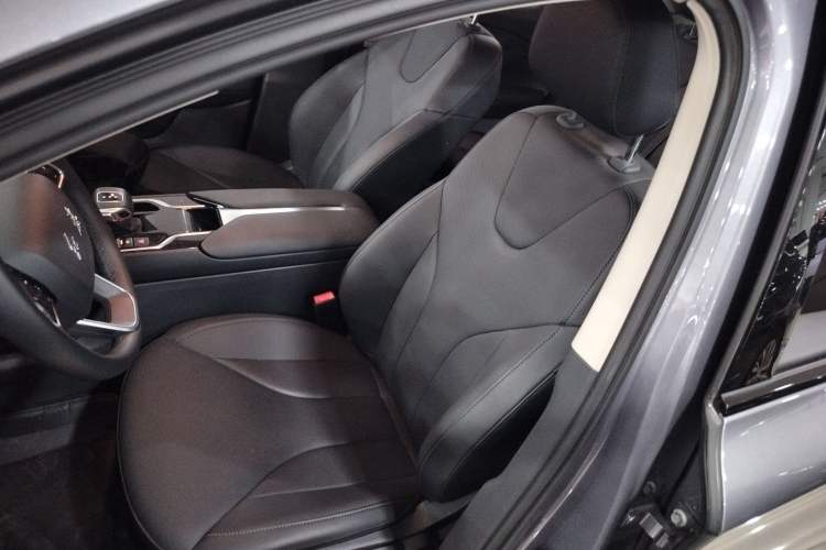 Used Hongqi E-QM5 2024 610 km PLUS
