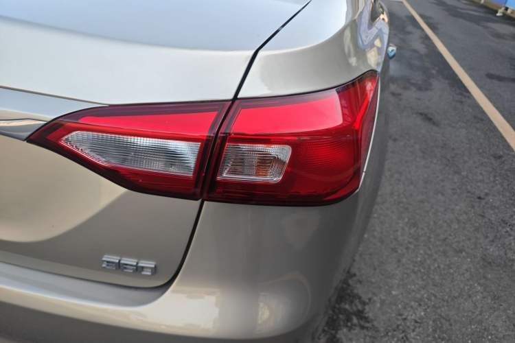 Used Roewe 360 2015 1.5L manual luxury edition
