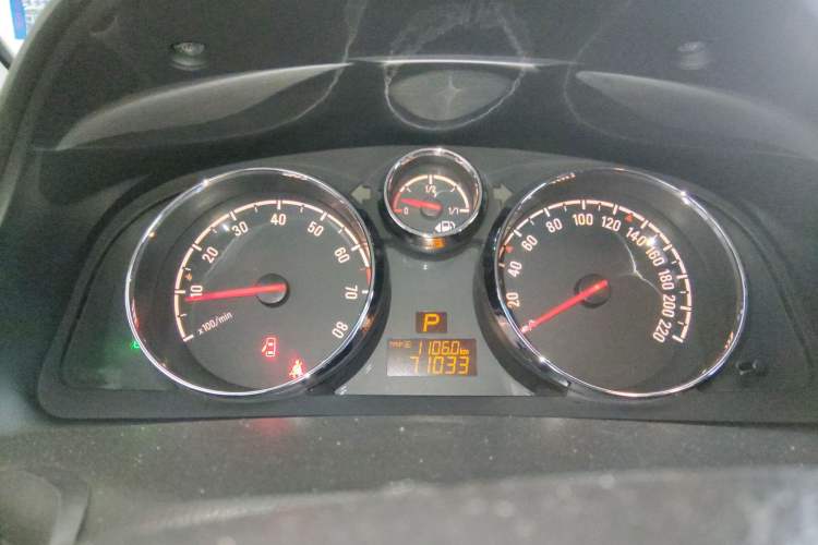 Used Opel Antara 2013 2.4L four-wheel drive luxury version
