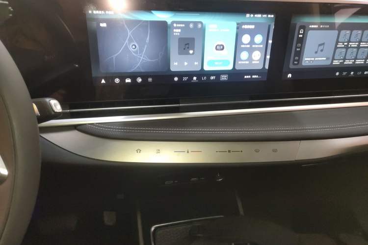 Used SAIC MAXUS G90 2022 2.0T Starry Seven-Seater
