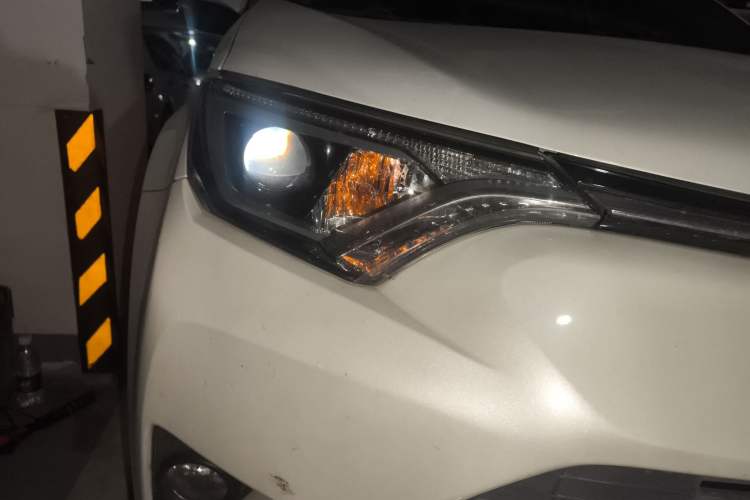 Used Toyota RAV4 2019 2.0L CVT Two-Wheel Drive Pioneer Edition China VI Standard
