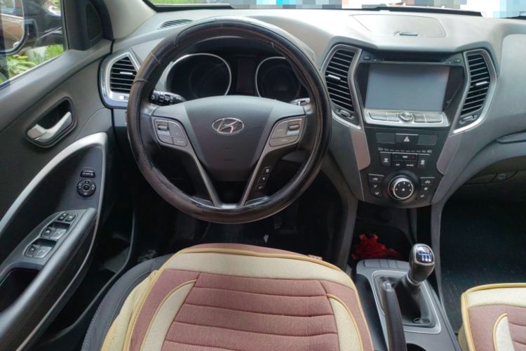 Used Hyundai Santa Fe 2013 2.4L Manual Two-Wheel Drive Comfort Version
