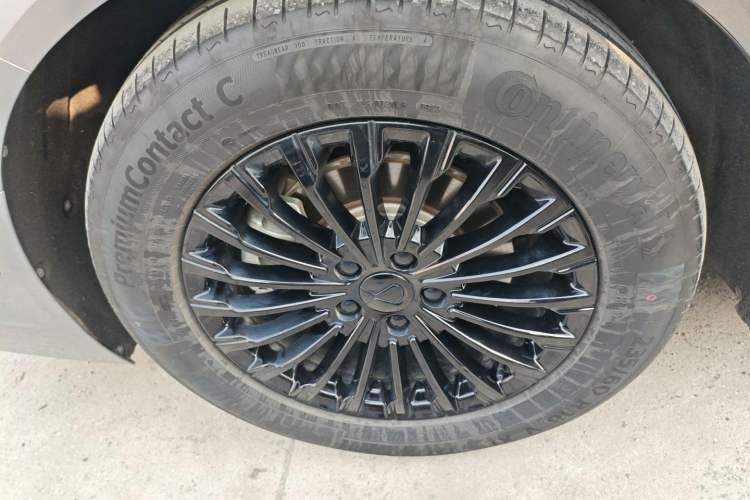 Used Denza D9 2022 EV 600 Four-Wheel Drive Flagship Model
