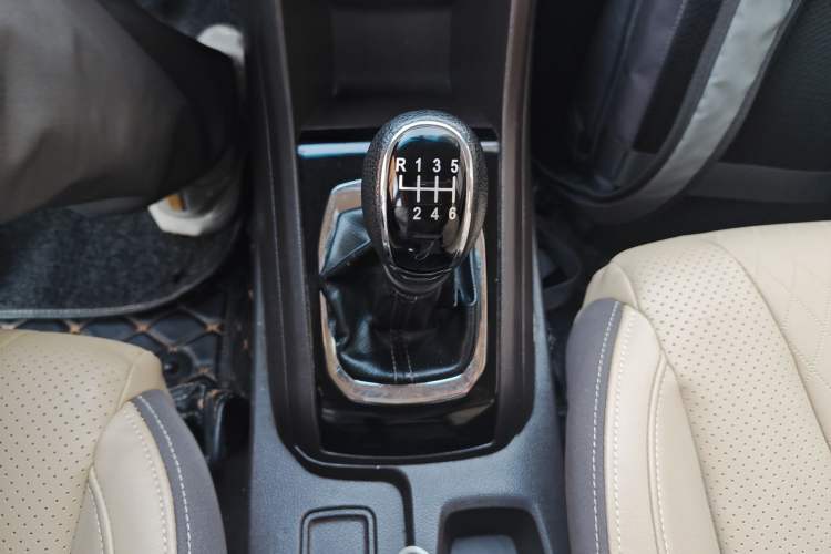 Used Baojun 310W 2017 1.5L Manual Fashion Model China V
