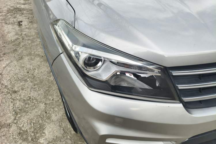 Used Dongfeng Fengon S560 2019 1.8L Manual Urban Model
