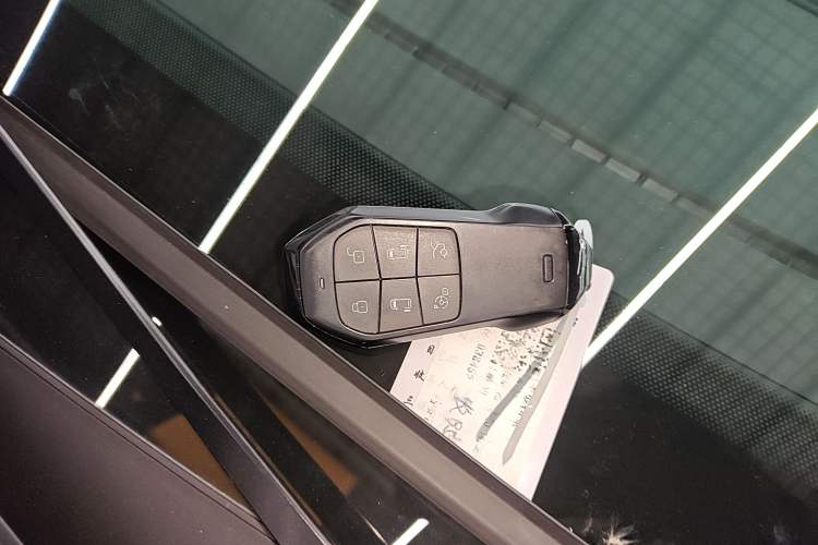 Used XPeng X9 2025 740 Ultra-Long Range Max
