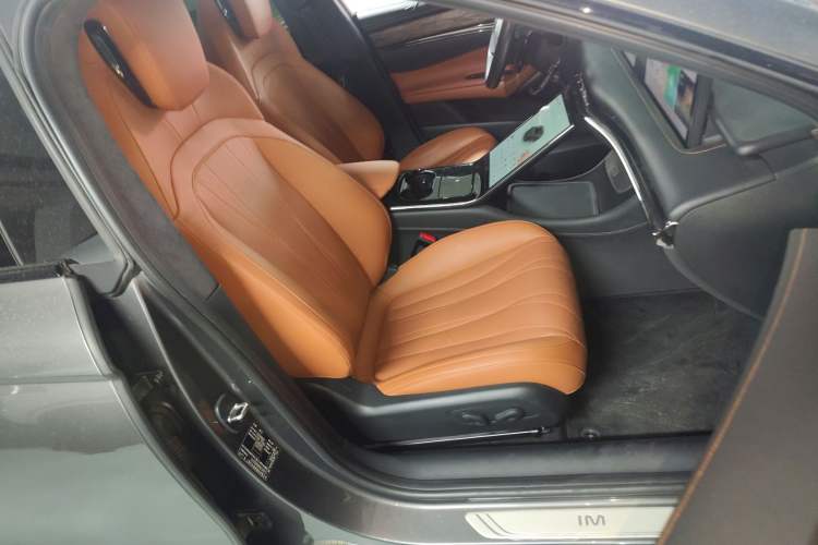 Used  L7 2022 Dynamic Model
