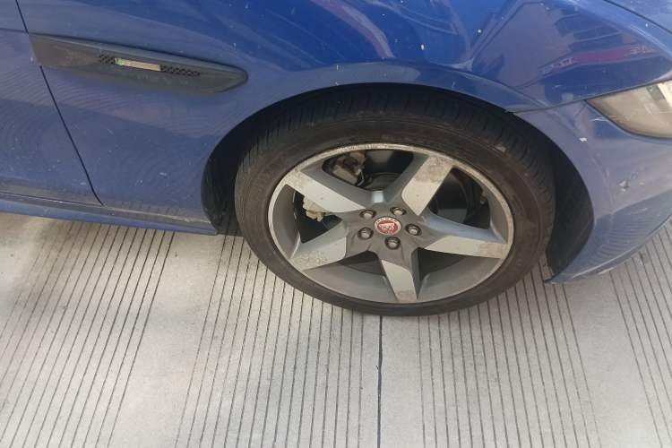 Used Jaguar XE 2017 2.0T 200 PS R-Sport
