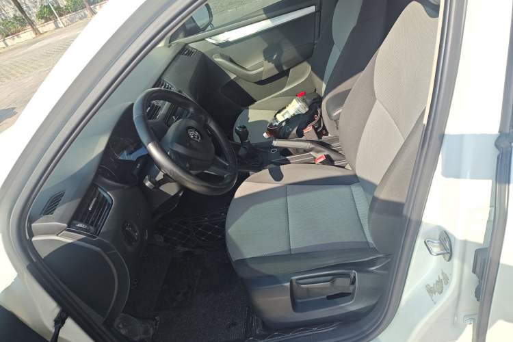 Used Skoda Octavia 2017 1.6L Manual Front-Wheel-Drive Version
