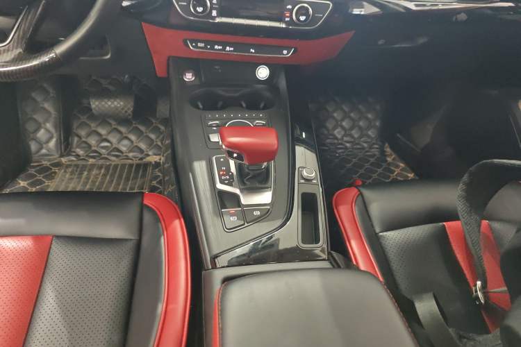 Used Audi A4L 2018 30th Anniversary Edition 40 TFSI Fashion Model
