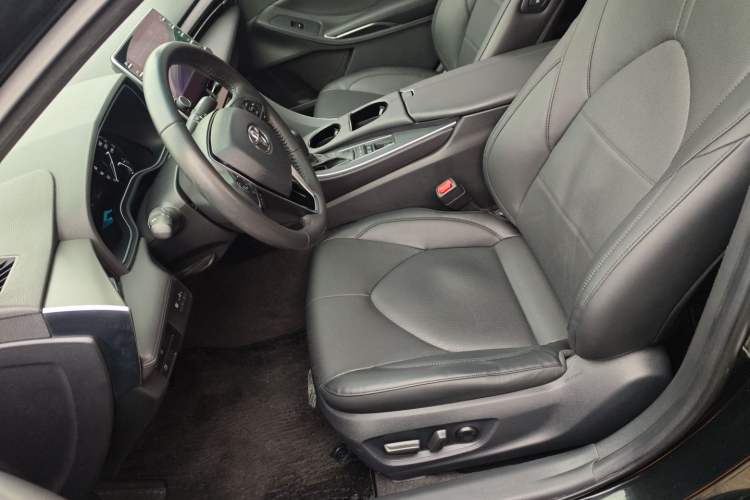 Used Toyota Avalon 2019 Dual-Engine 2.5L Luxury Edition China VI Standard
