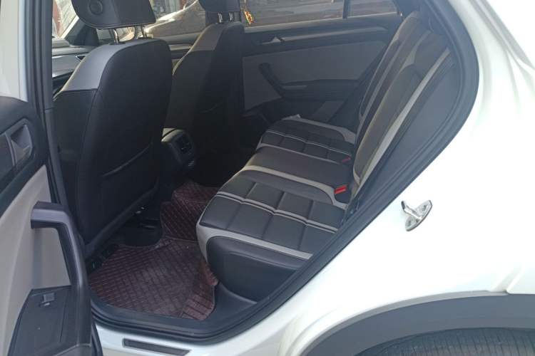 Used Volkswagen T-ROC 2023 300TSI DSG Two-Wheel-Drive Chen Guang Edition
