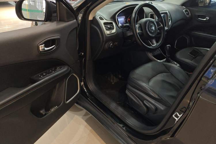 Used Jeep Compass 2017 200T Automatic Family Edition
