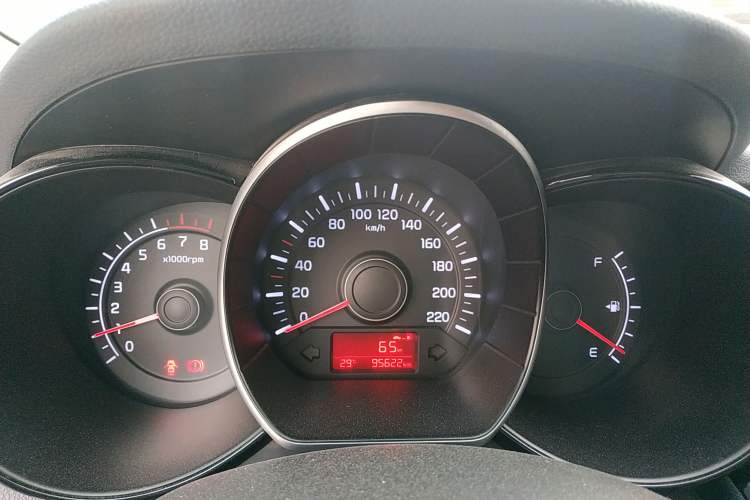 Used Kia K2 2015 Sedan 1.4L MT GLS
