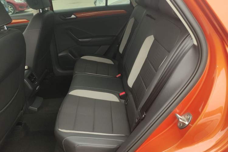 Used Volkswagen T-ROC 2018 280TSI DSG Two-Wheel Drive Advanced Version China V Emission Standard