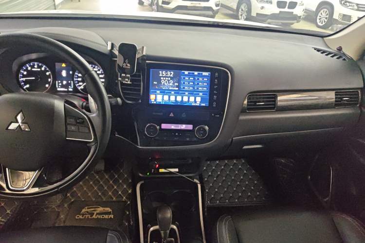 Used Mitsubishi Outlander 2019 2.0L Two-Wheel Drive Comfort Edition 7-Seater China VI Standard
