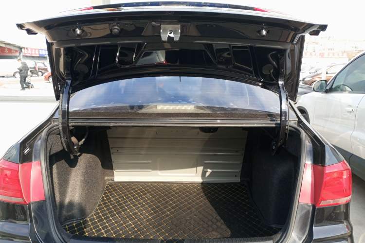 Used Volkswagen Santana 2016 1.6L Manual Fashion Edition