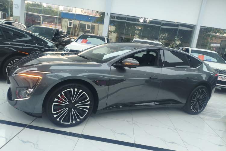 Used  12 2025 Ultra Extended-Range Edition
