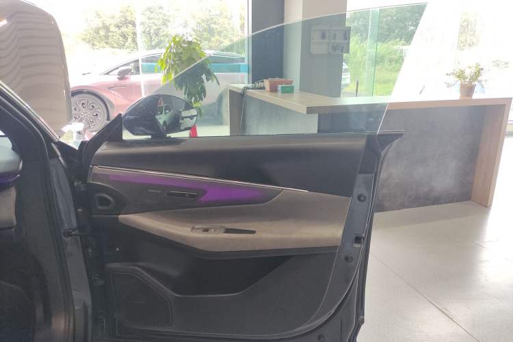 Used Lynk & Co 08 EM-P 2023 220km All-Wheel-Drive Performance Halo