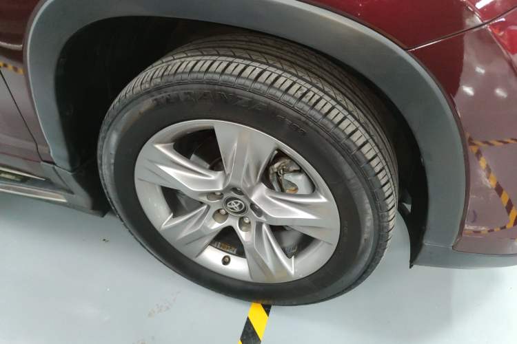 Used Toyota Highlander 2018 2.0T Four-Wheel Drive Luxury Version 7 Seats China VI Standard
