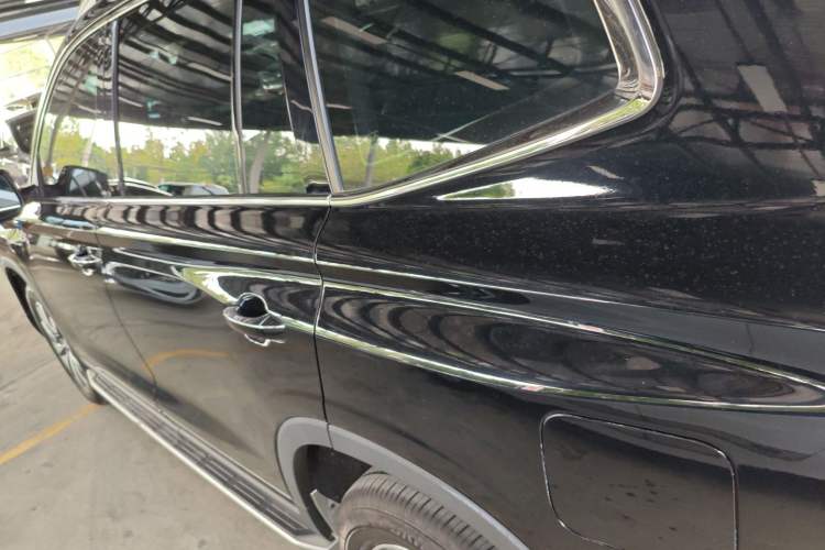 Used Roewe RX8 2019 30T Smart Connectivity Two-Wheel Drive Supreme Flagship Edition
