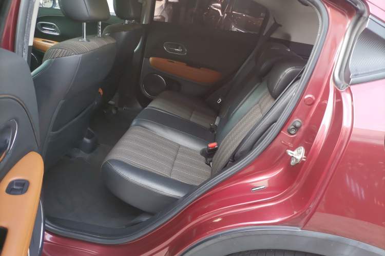 Used Honda Vezel 2015 1.8L CVT 2WD Luxury Model
