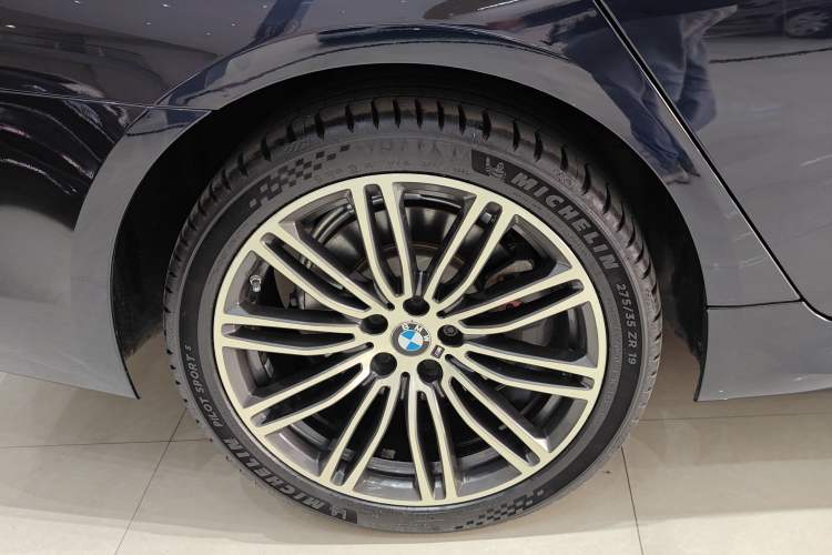 Used BMW 5 Series 2018 Restyled 530Li Leading Edition M Sport Package