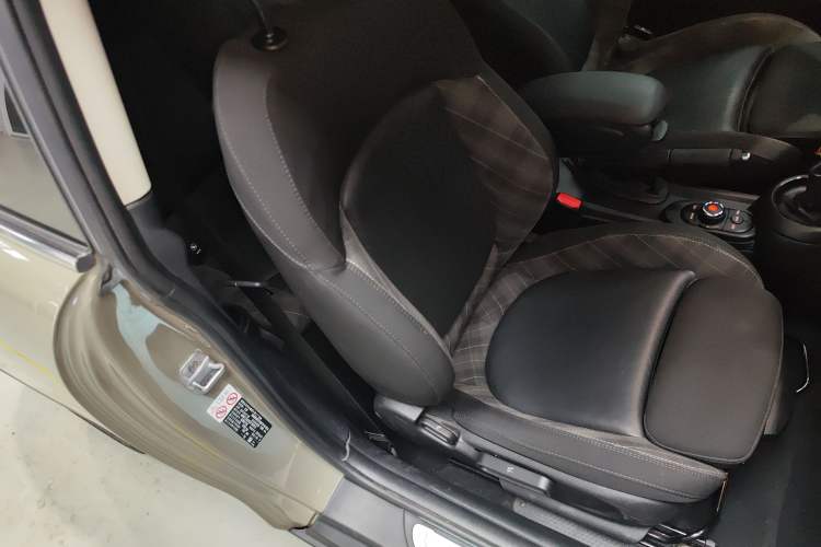 Used  MINI 2019 1.5T COOPER Classic Edition