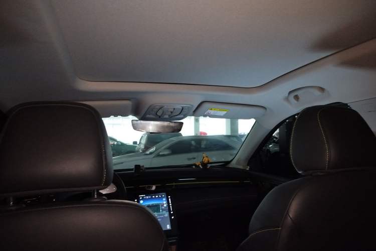 Used Roewe RX5 2023 PLUS 330TGI Automatic Trendsetting Smart Edition
