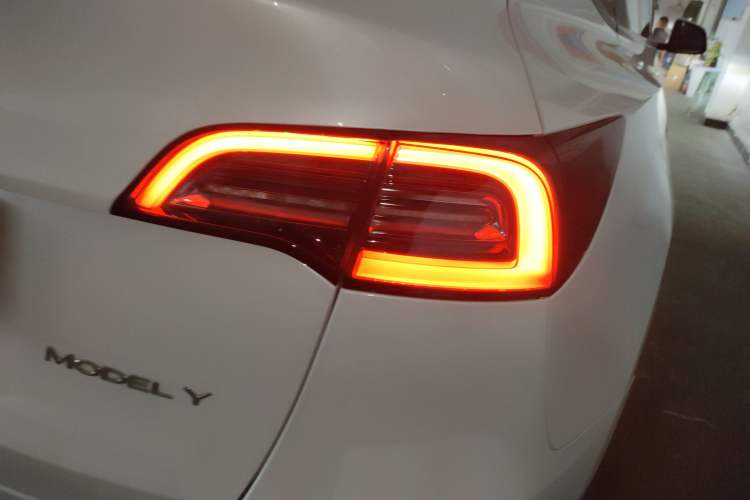 Used Tesla Model Y 2022 Long-Range All-Wheel-Drive Version
