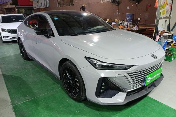 Used Changan UNI-V 2023 1.5T Prestige Model
