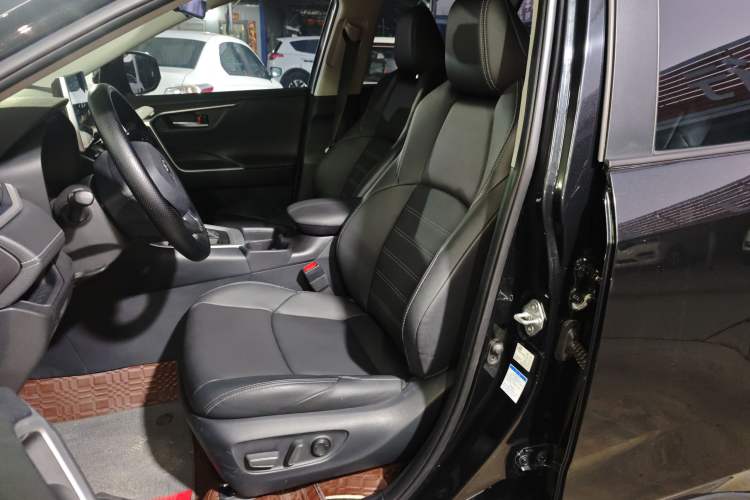 Used Toyota Wildlander 2021 2.0L CVT 4x4 Luxury Edition
