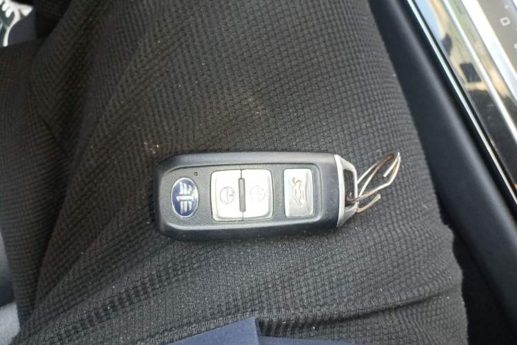 Used FAW Senya R9 2018 1.2T Automatic Prestige Smart Enjoyment Model
