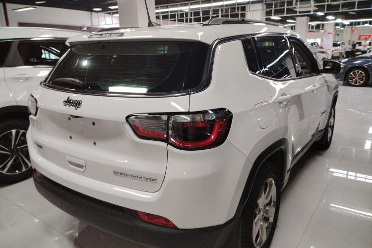 Used  Compass 2020 220T Automatic Leading Edition
