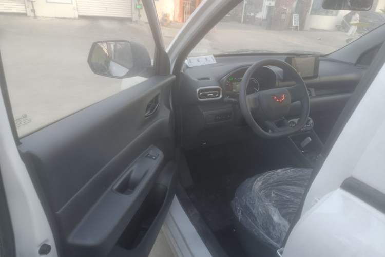 Used Wuling Hongguang New Energy 2024 All-Electric Model 300KM Standard Version
