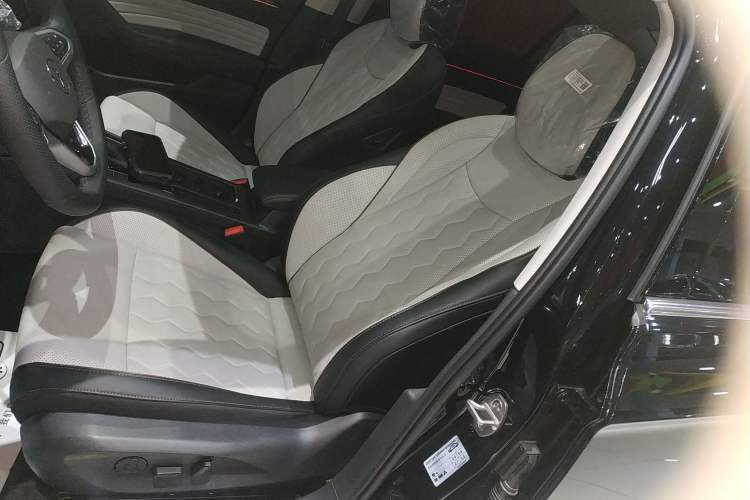 Used Volkswagen Magotan 2026 30 Million Vehicles Selected Model 380TSI DSG Luxury Edition
