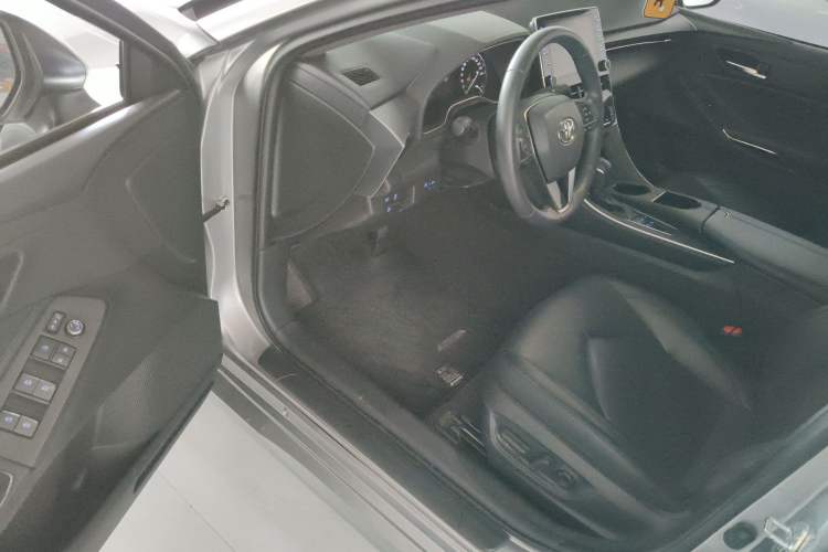 Used Toyota Avalon 2019 Dual-Engine 2.5L Luxury Edition China VI Standard
