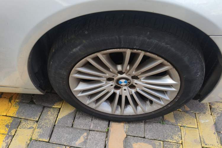 Used BMW 5 Series 2014 525Li Leading Model
